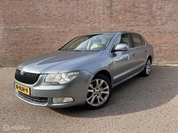 Blauw Gebruikt 2009 Skoda Superb Comfort Hatchback | € 3.840 (Eerlijke prijs)