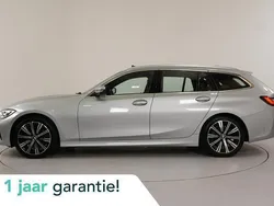 Grijs Gebruikt 2019 BMW 320 Executive Stationwagen | € 22.450 (Iets duurder)