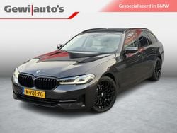 Grijs Gebruikt 2022 BMW 520 Comfort Edition Stationwagen | € 36.999 (Goede deal)