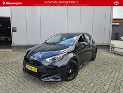 Zwart Gebruikt 2021 Toyota Yaris Hybrid Active Hatchback | € 18.999 (Eerlijke prijs)