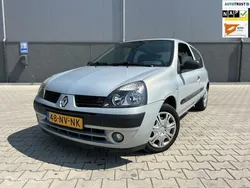 Grijs Gebruikt 2004 Renault Clio II Authentique Hatchback | € 1.749 (Eerlijke prijs)