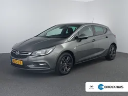 Grijs, metallic lak Gebruikt 2019 Opel Astra Edition Hatchback | € 11.400 (Eerlijke prijs)