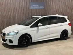 Wit, metallic lak Gebruikt 2015 BMW 220 Gran Tourer Sport Line MPV | € 15.900