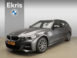 Grijs, metallic lak Gebruikt 2022 BMW 318 M Sport Stationwagen | € 36.900 (Eerlijke prijs)