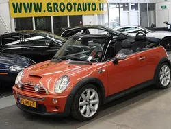 Oranje, metallic lak Gebruikt 2005 Mini Cooper S Cabriolet Cabriolet | € 4.944 (Eerlijke prijs)