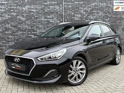 Zwart (metallic) Gebruikt 2019 Hyundai i30 Premium Stationwagen | € 16.900 (Eerlijke prijs)