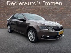 Bruin, metallic lak Gebruikt 2019 Skoda Octavia Hatchback | € 13.999 (Eerlijke prijs)