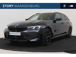 Zwart Gebruikt 2024 BMW 330e Executive Stationwagen | € 64.950 (Duur)