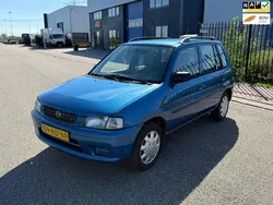Blauw, metallic lak Gebruikt 2001 Mazda Demio MPV | € 950 (Eerlijke prijs)