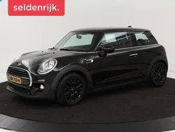 Zwart Gebruikt 2017 Mini Cooper Business Hatchback | € 12.900 (Goede deal)