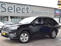 Zwart, metallic lak Gebruikt 2020 Toyota RAV4 Hybrid Style SUV | € 30.750 (Goede deal)