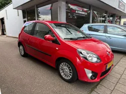 Rood, metallic lak Gebruikt 2009 Renault Twingo Hatchback | € 1.299 (Eerlijke prijs)
