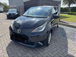 Grijs Gebruikt 2014 Toyota Aygo X-play Hatchback | € 5.500 (Eerlijke prijs)