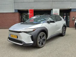 Grijs, metallic lak Nieuw 2025 Toyota bZ4X Premium SUV | € 49.995 (Eerlijke prijs)