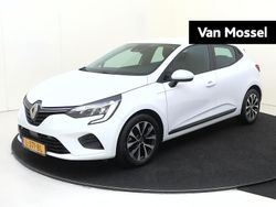 Wit Gebruikt 2021 Renault Clio V Zen Hatchback | € 16.445 (Iets duurder)