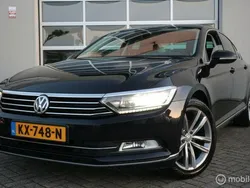 Zwart Gebruikt 2017 VW Passat Highline Sedan | € 12.900 (Goede deal)