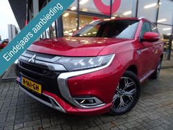 Rood, metallic lak Gebruikt 2020 Mitsubishi Outlander Instyle SUV | € 24.845 (Iets duurder)