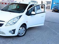 Wit Gebruikt 2010 Chevrolet Spark Hatchback | € 2.699 (Eerlijke prijs)