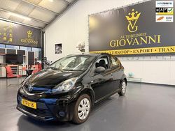 Zwart Gebruikt 2014 Toyota Aygo Hatchback | € 4.950 (Eerlijke prijs)