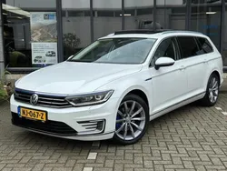 Wit, metallic lak Gebruikt 2016 VW Passat Highline Stationwagen | € 17.950 (Duur)