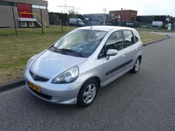 Grijs, metallic lak Gebruikt 2006 Honda Jazz LS Hatchback | € 1.895 (Eerlijke prijs)