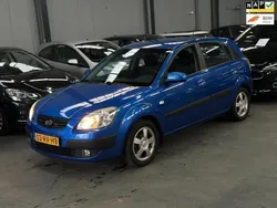 Blauw Gebruikt 2005 Kia Rio Hatchback | € 1.999