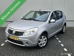 Grijs Gebruikt 2008 Dacia Sandero Lauréate Hatchback | € 2.499 (Goede deal)