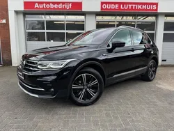 Zwart Gebruikt 2021 VW Tiguan Elegance SUV | € 29.945 (Eerlijke prijs)