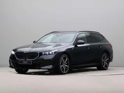 Zwart, metallic lak Nieuw 2025 BMW 530e Performance Stationwagen | € 91.267 (Eerlijke prijs)