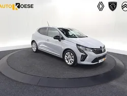 Hatchback Gebruikt 2024 Renault Clio V Evolution Hatchback | € 19.400 (Eerlijke prijs)
