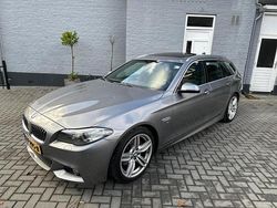 Grijs, metallic lak Gebruikt 2016 BMW 520 M Sport Stationwagen | € 19.995 (Eerlijke prijs)