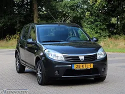 Grijs Gebruikt 2010 Dacia Sandero Lauréate Hatchback | € 2.999 (Iets duurder)