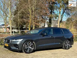 Grijs, metallic lak Gebruikt 2019 Volvo V60 R-Design Stationwagen | € 34.450 (Goede deal)