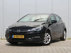 Zwart Gebruikt 2018 Opel Astra Innovation Hatchback | € 12.999 (Eerlijke prijs)