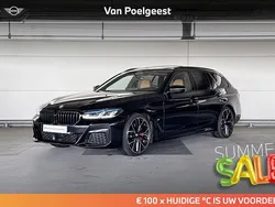 Saphirschwarz metallic (zwart metallic) Gebruikt 2023 BMW 530 Executive Stationwagen | € 59.900 (Duur)