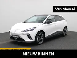 Wit Gebruikt 2023 MG MG4 EV Luxury Hatchback | € 24.495 (Eerlijke prijs)