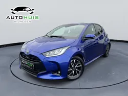 Blauw, metallic lak Gebruikt 2021 Toyota Yaris Premium Hatchback | € 19.945