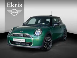 Groen Gebruikt 2024 Mini Cooper Favoured Hatchback | € 34.950
