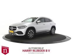 Grijs Gebruikt 2022 Mercedes GLA250 Business SUV | € 33.400 (Goede deal)
