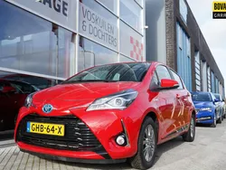 Rood Gebruikt 2017 Toyota Yaris Hybrid Hatchback | € 15.950 (Super prijs)