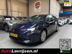 Blauw Gebruikt 2023 Toyota Corolla Hybrid Active Stationwagen | € 25.950 (Eerlijke prijs)