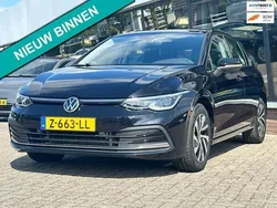 Zwart Gebruikt 2021 VW Golf VIII Style Hatchback | € 20.745 (Super prijs)