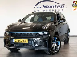 Zwart, metallic lak Gebruikt 2024 Lynk & Co 01 SUV | € 31.750 (Eerlijke prijs)