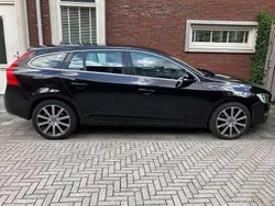 Zwart Gebruikt 2015 Volvo V60 Momentum Stationwagen | € 16.300