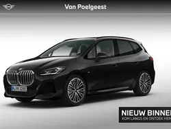 Zwart, metallic lak Gebruikt 2024 BMW 225 Active Tourer Shadowline MPV | € 42.995 (Eerlijke prijs)