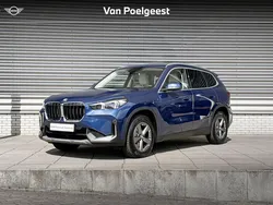 Phytonicblau metallic (blauw metallic) Gebruikt 2023 BMW X1 Comfort Edition SUV | € 53.900 (Eerlijke prijs)