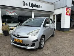 Grijs Gebruikt 2011 Toyota Verso-S MPV | € 10.750 (Eerlijke prijs)