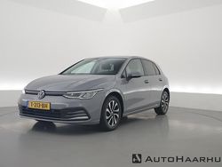 Grijs Gebruikt 2022 VW Golf VIII Style Hatchback | € 26.750 (Eerlijke prijs)