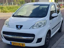 Wit Gebruikt 2010 Peugeot 107 Hatchback | € 3.000