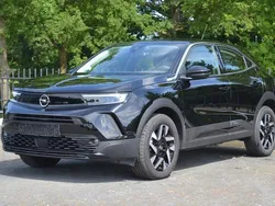 Zwart, metallic lak Gebruikt 2024 Opel Mokka Elegance SUV | € 23.445 (Eerlijke prijs)